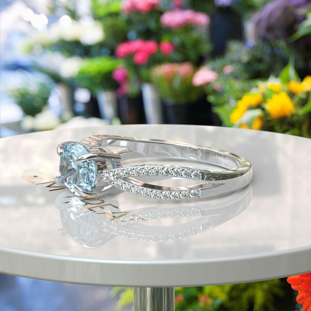 Crystal Clear Love: Lustrous Silver Ring with 1ct Oval Aquamarine and Dazzling Moissanites Split Shank Details