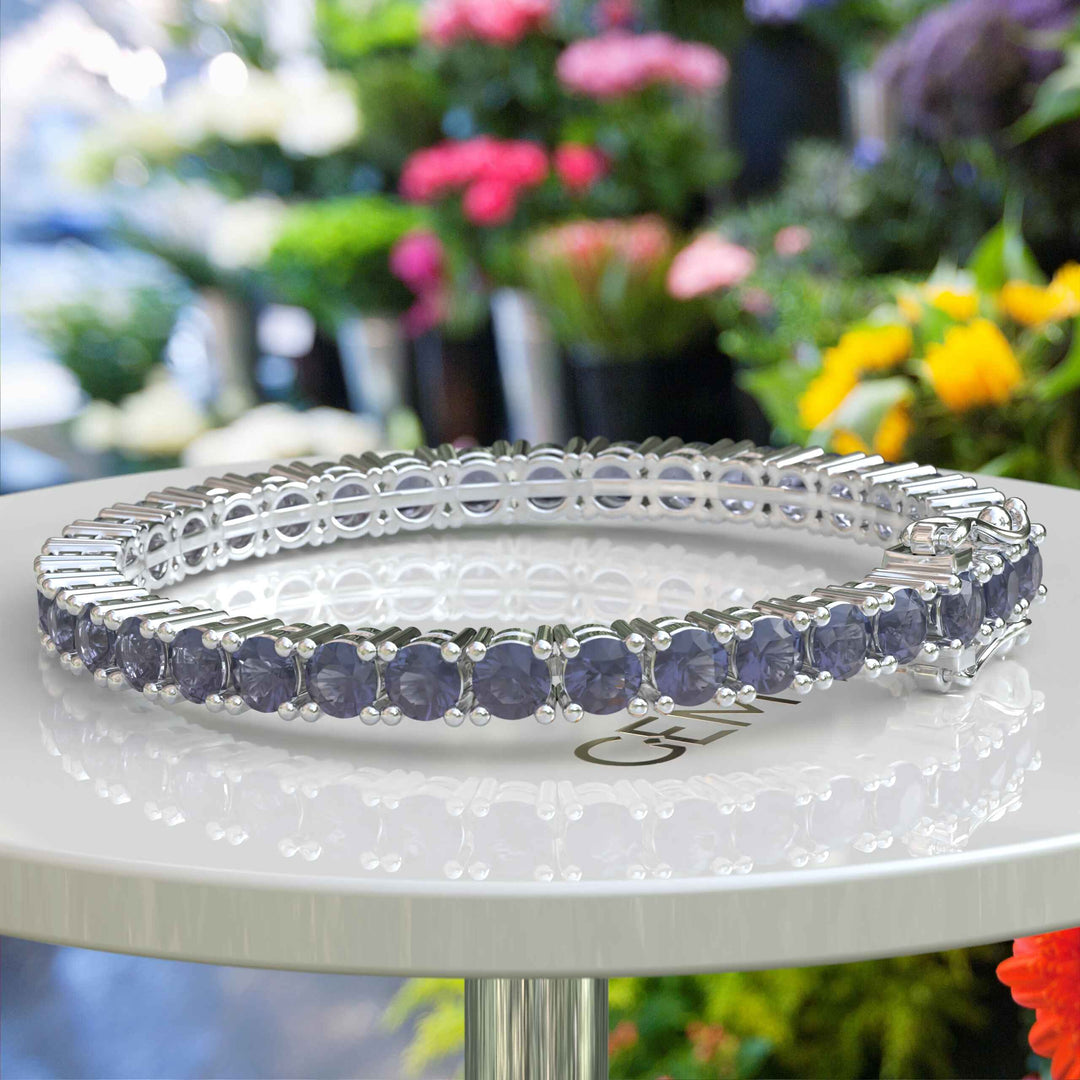 Glimmering Array: 16.0ct 5.0mm Round Alexandrite Tennis Bracelet Extravagance