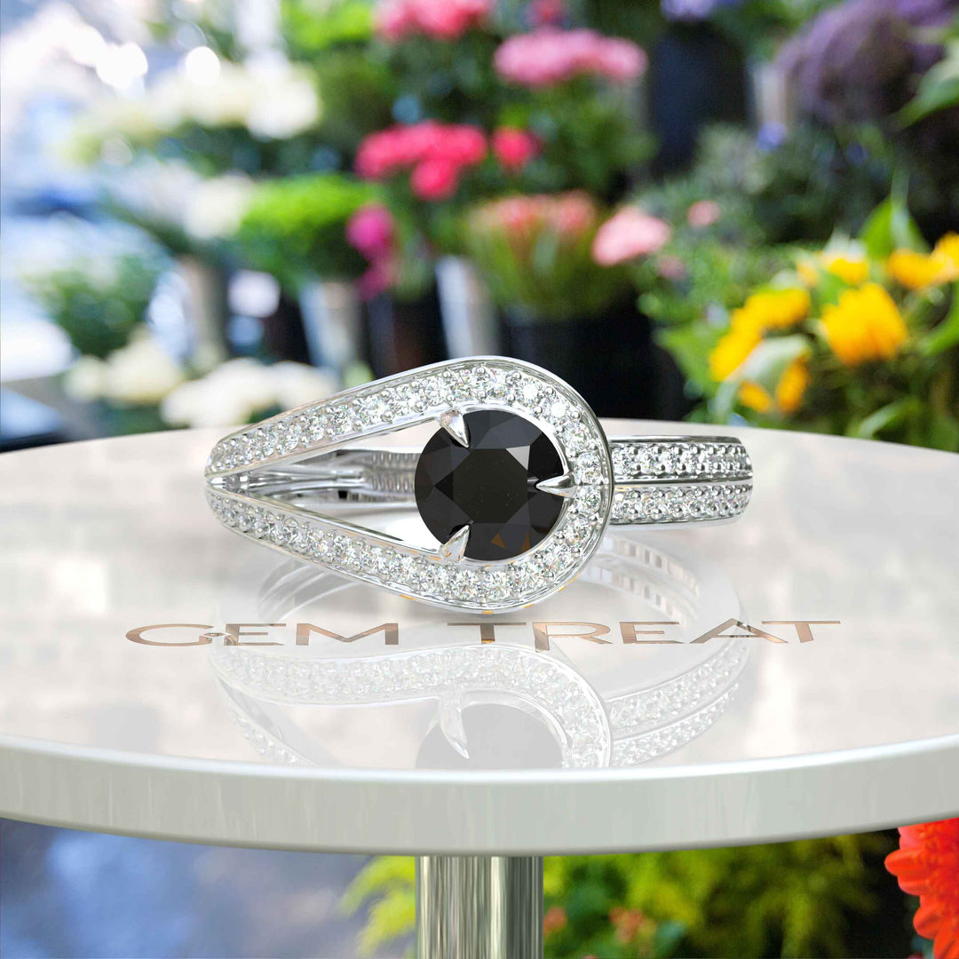 Dark Majesty: Circular Black Onyx Ring Framed by Dazzling Moissanite Halo