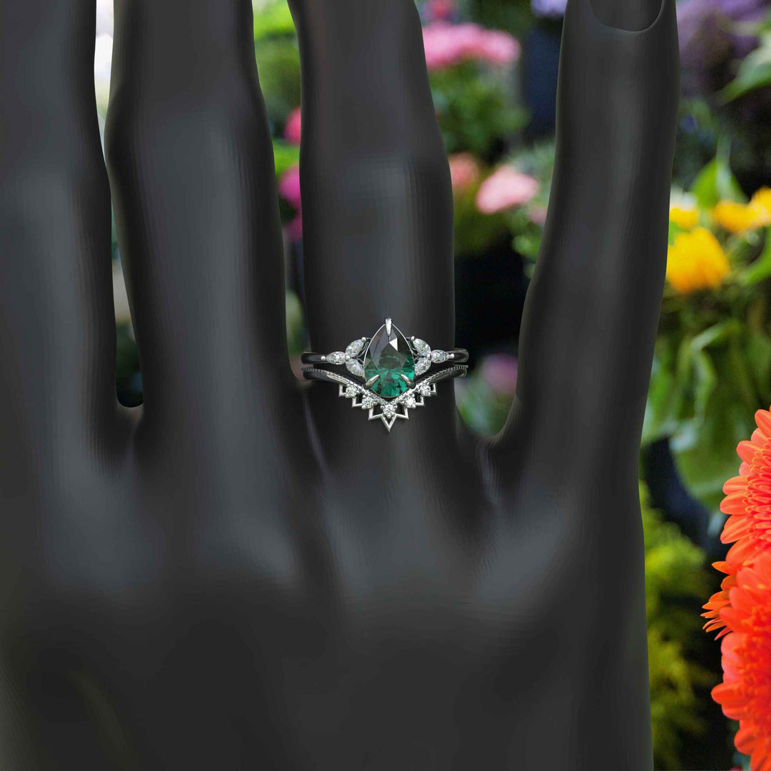 Nuptial Wonders in Verdant: Dive into the Pear Cut Green Emerald Ring Set, Adorned with Marquise Gems